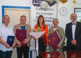 Predsednik DNV-a i dobitnici priznanja, foto: Slobodan Jovanović